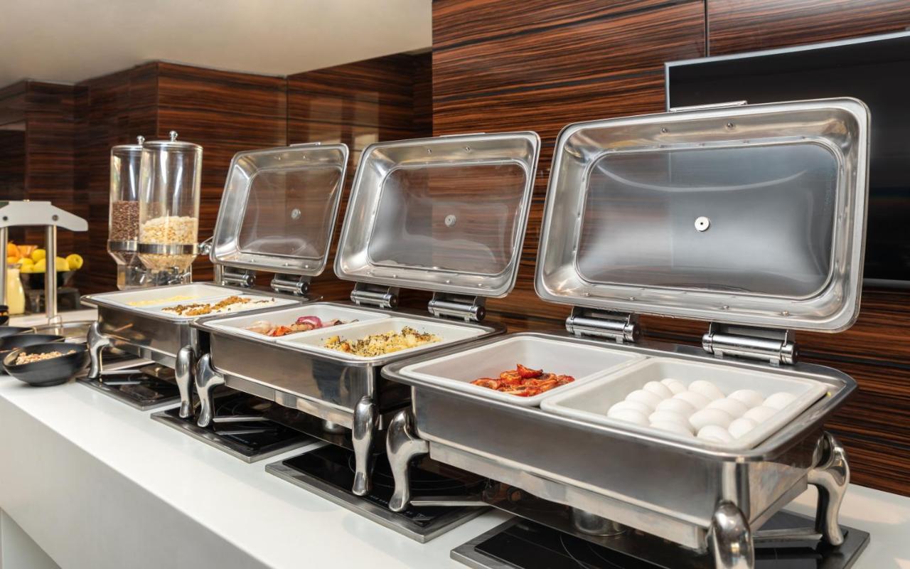 Radisson Hotel Sfax Exterior photo A chafing dish