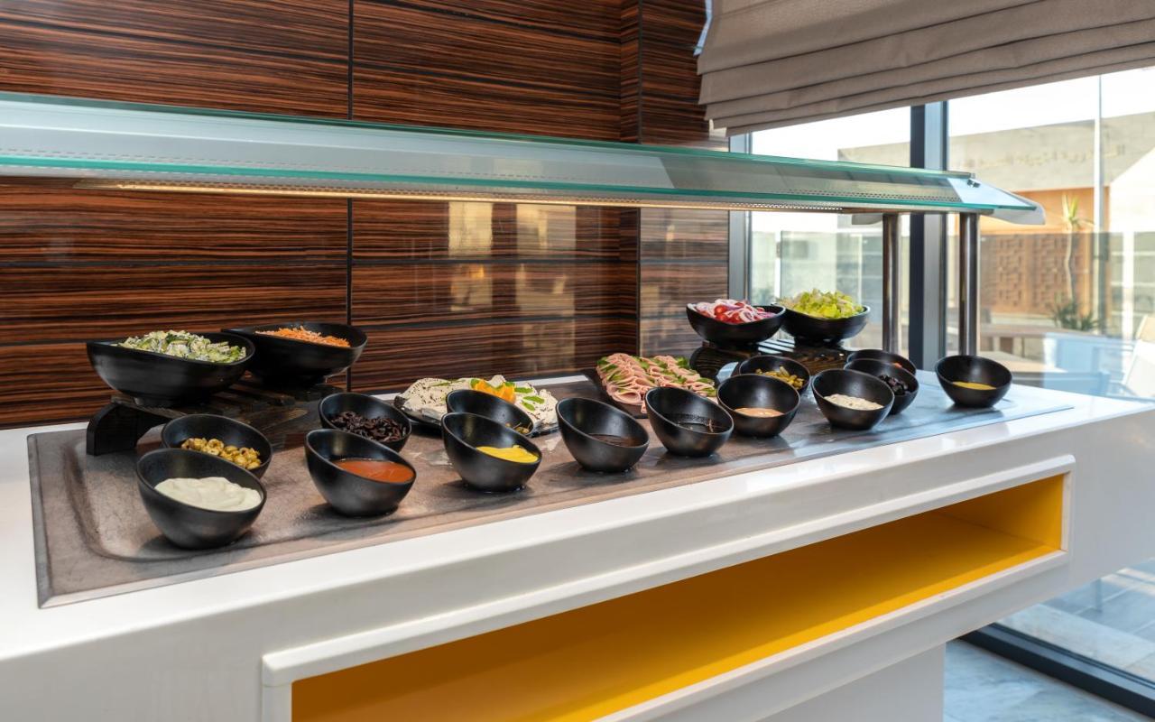 Radisson Hotel Sfax Exterior photo A salad bar