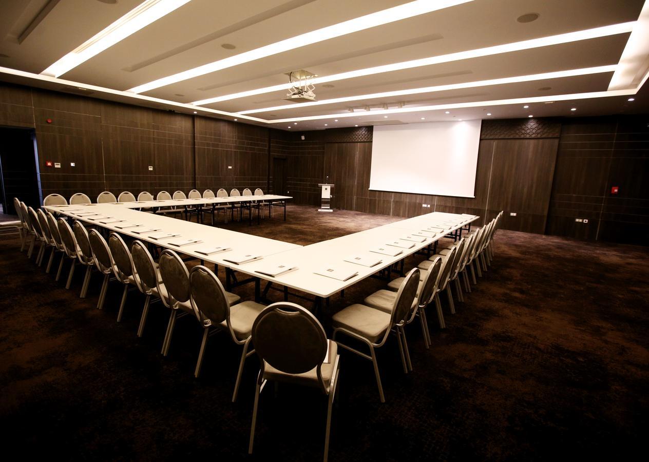 Radisson Hotel Sfax Exterior photo A meeting room