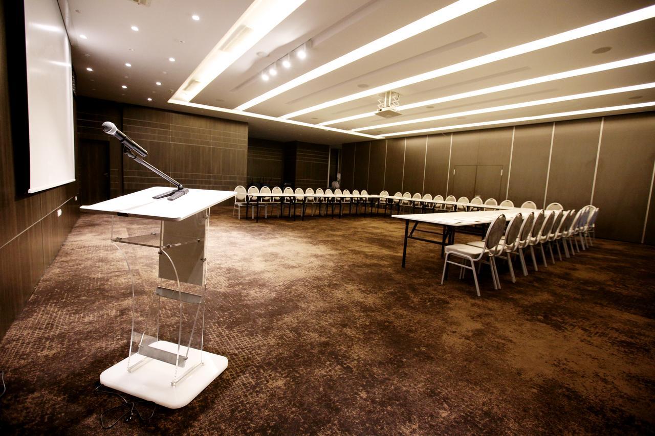 Radisson Hotel Sfax Exterior photo A meeting room