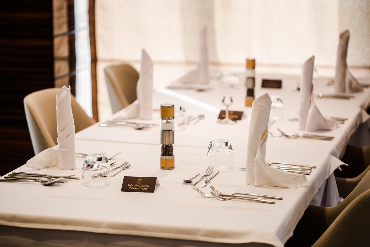 Radisson Hotel Sfax Exterior photo A table set for a formal meal
