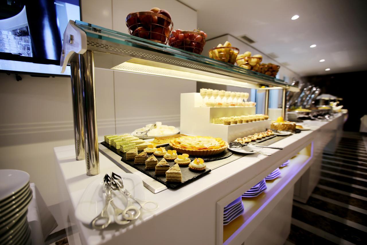 Radisson Hotel Sfax Exterior photo A buffet at a hotel