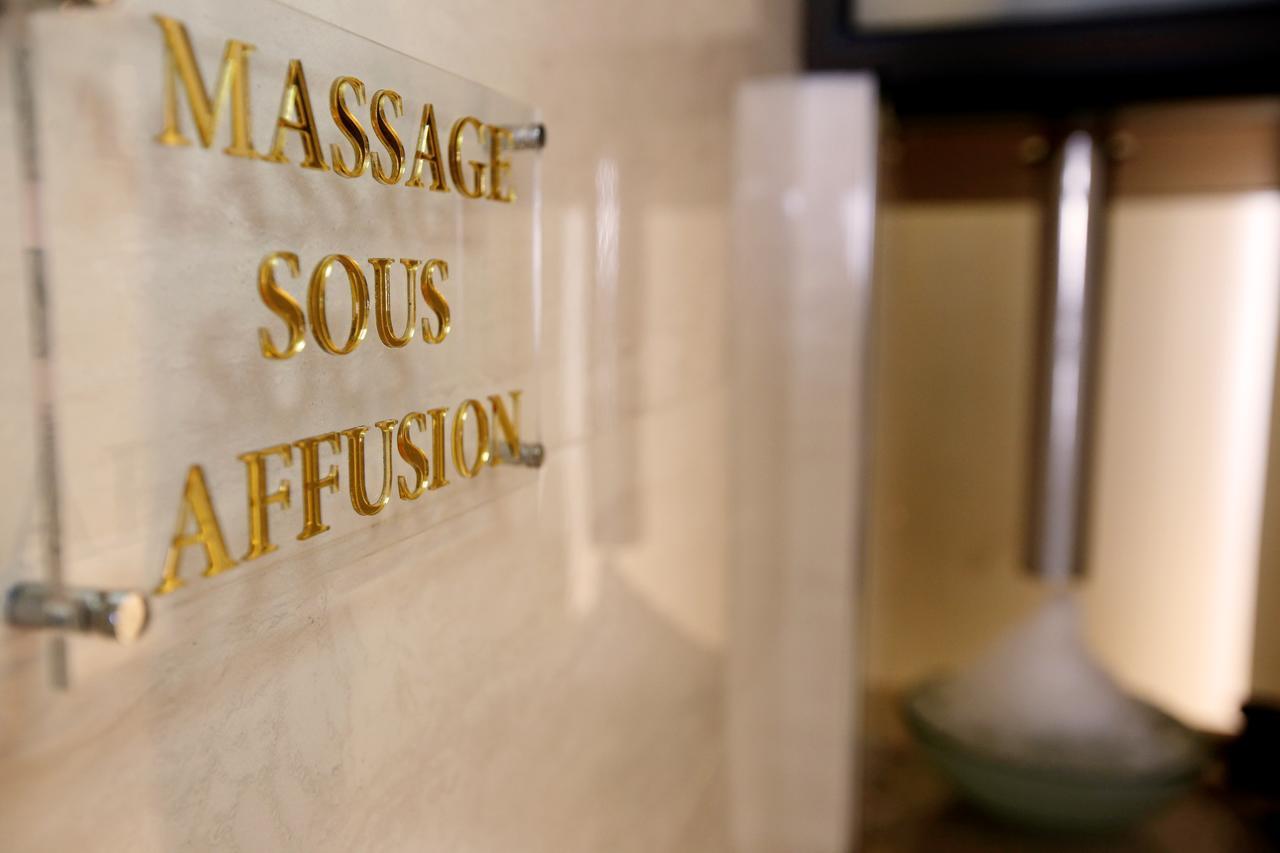 Radisson Hotel Sfax Exterior photo Massage sous affusion sign