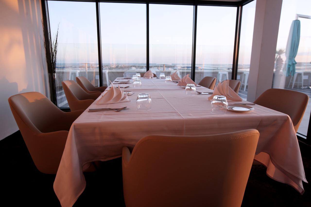 Radisson Hotel Sfax Exterior photo Restaurant