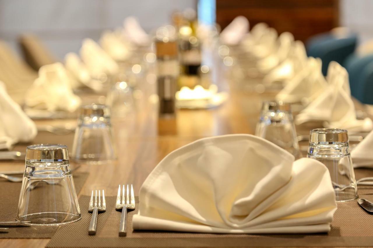 Radisson Hotel Sfax Exterior photo A table set for fine dining