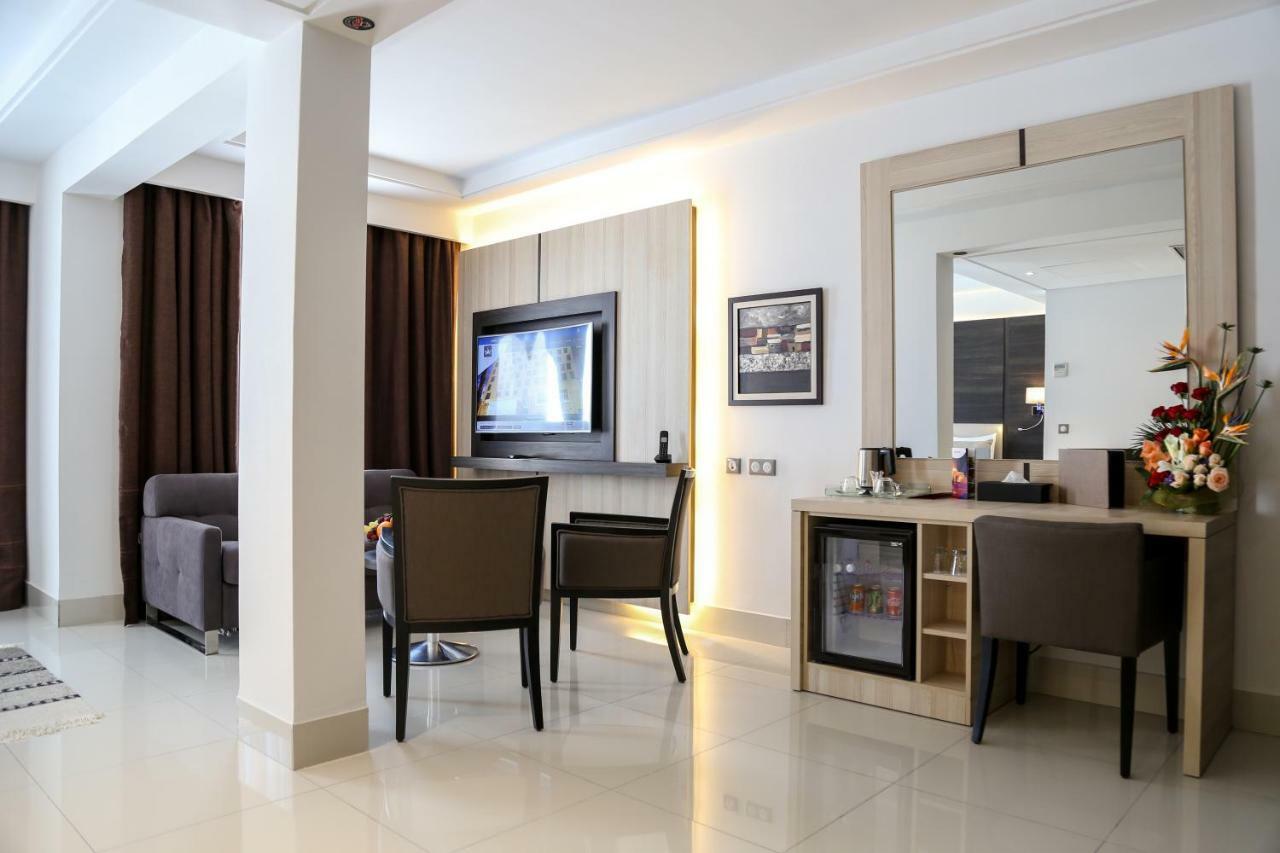 Radisson Hotel Sfax Exterior photo Suite room